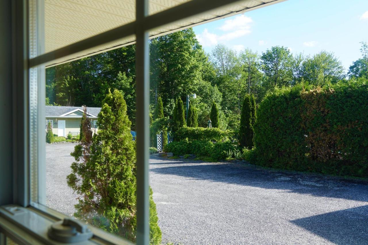Motel des Cèdres Sherbrooke Esterno foto