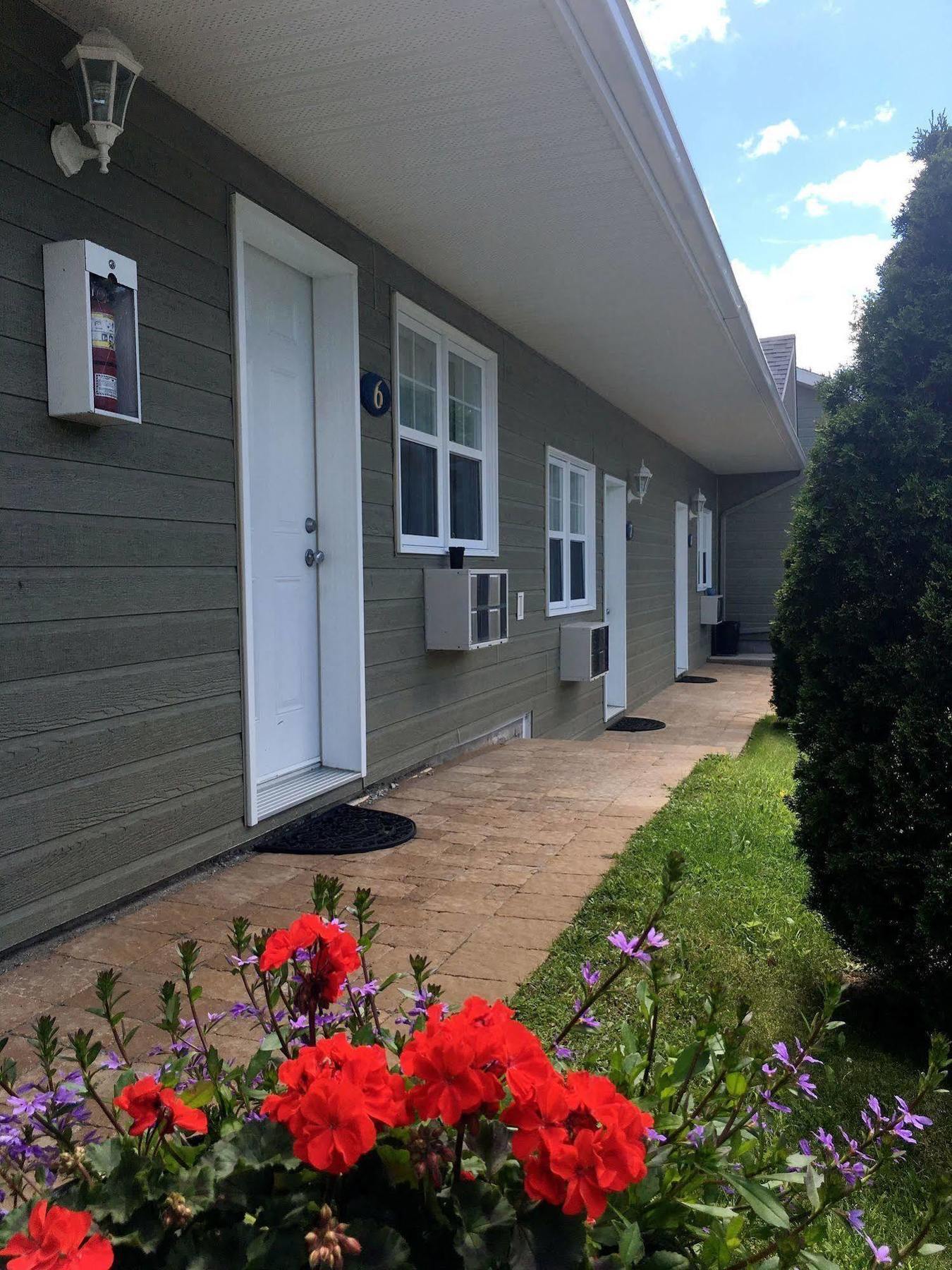 Motel des Cèdres Sherbrooke Esterno foto