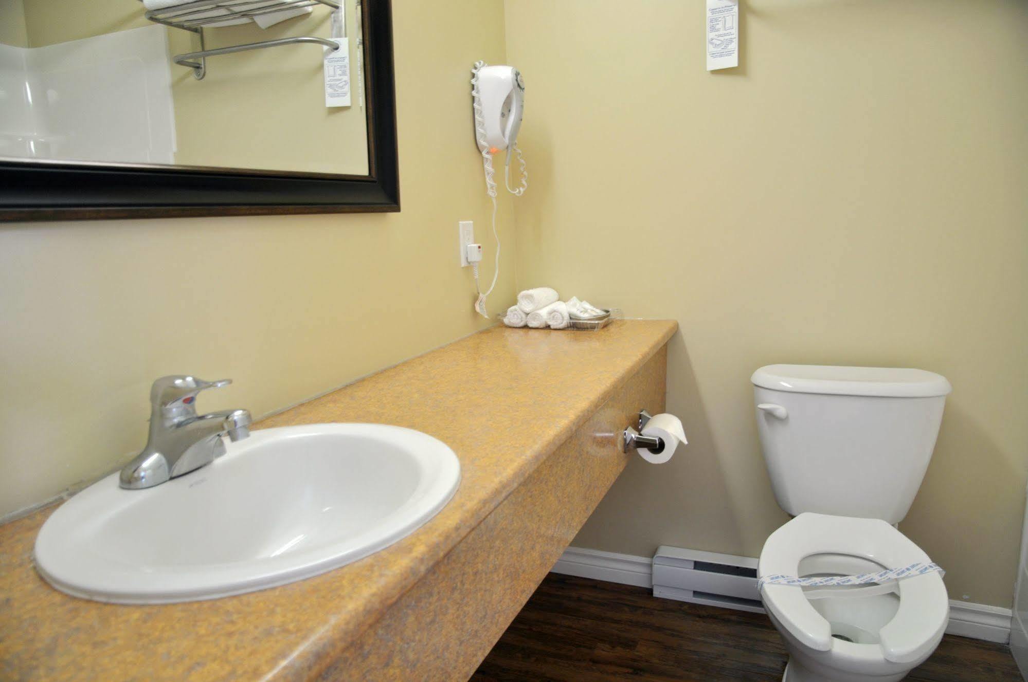 Motel des Cèdres Sherbrooke Esterno foto