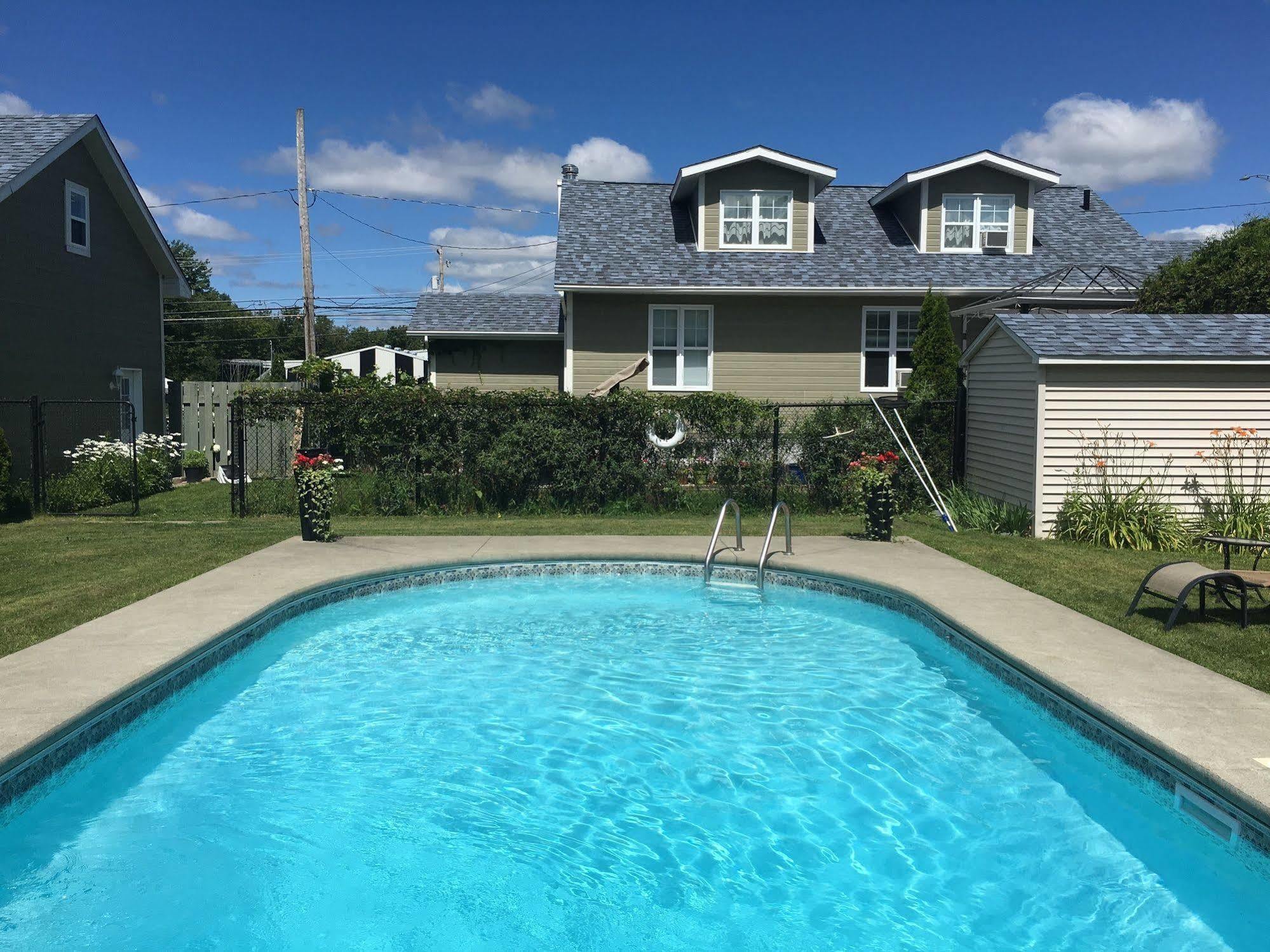 Motel des Cèdres Sherbrooke Esterno foto