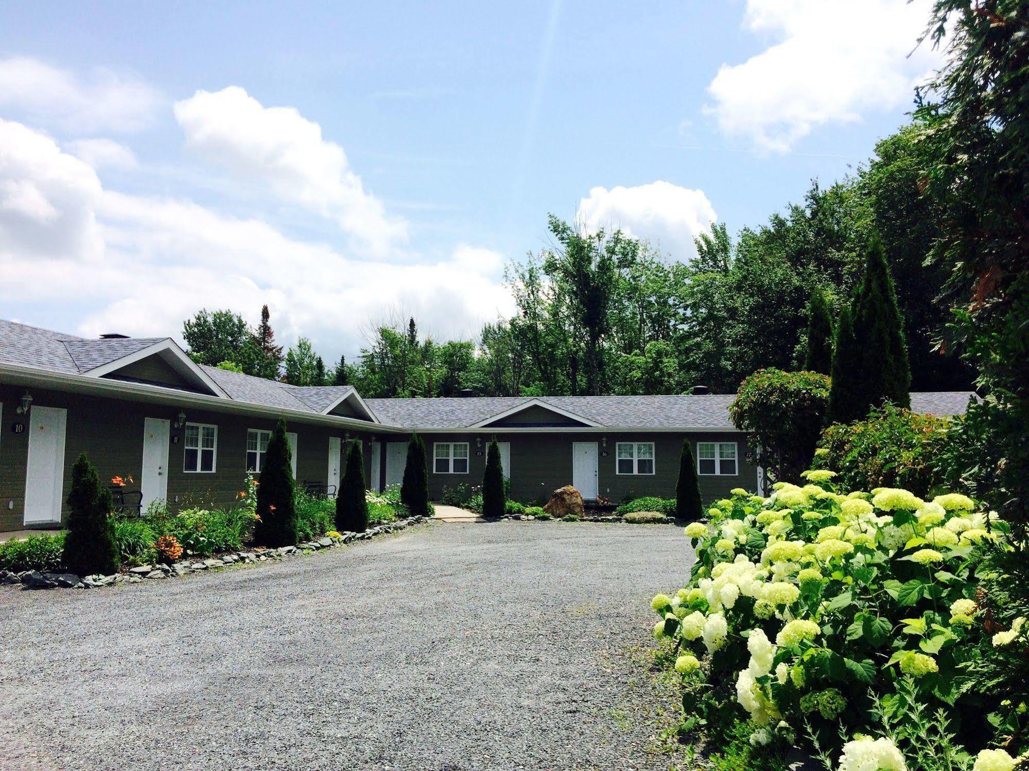 Motel des Cèdres Sherbrooke Esterno foto