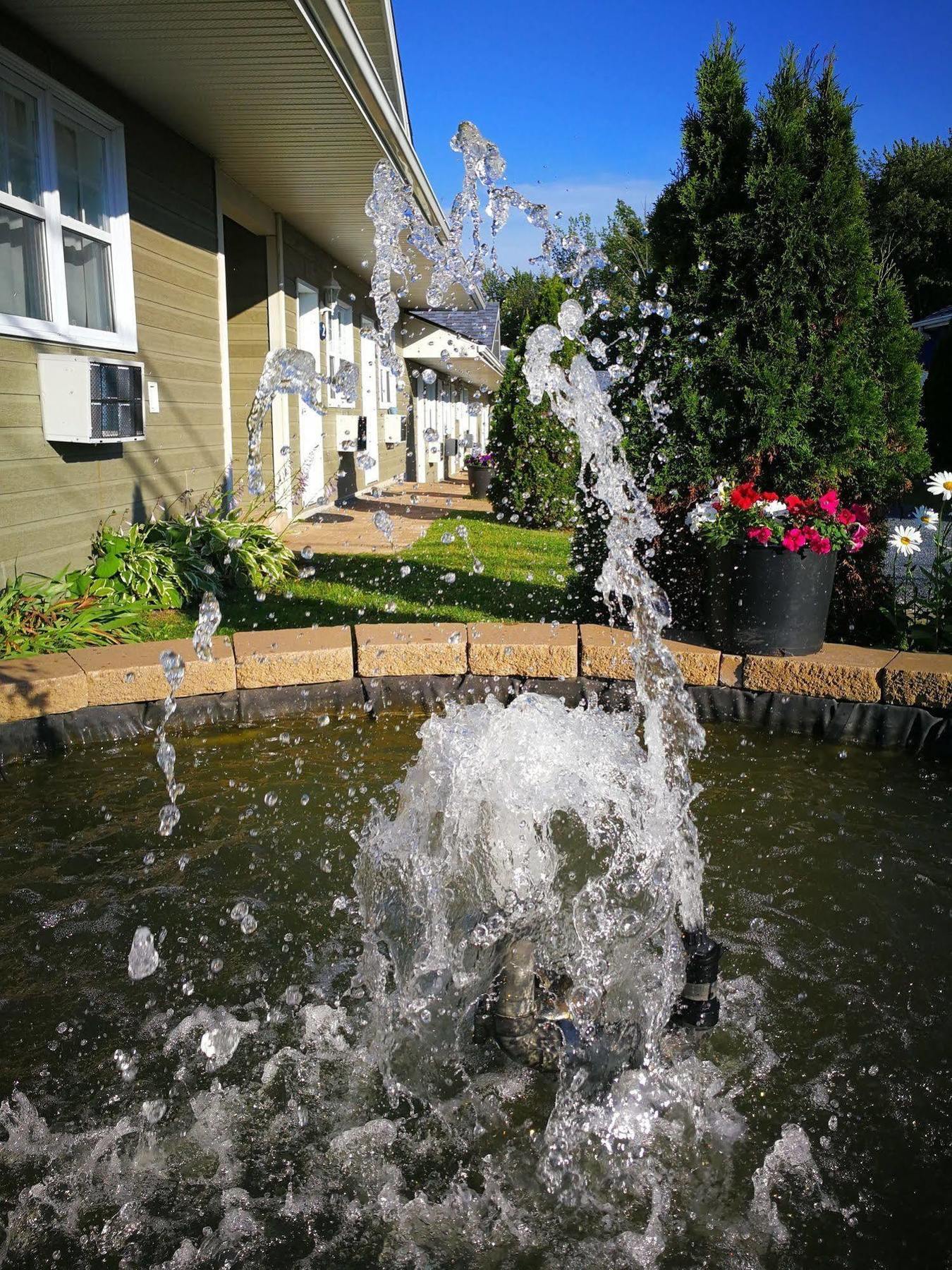 Motel des Cèdres Sherbrooke Esterno foto