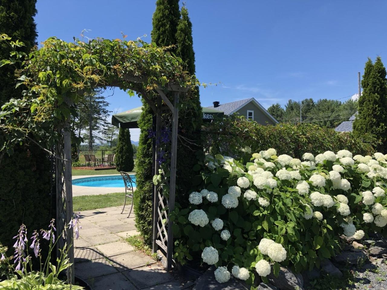 Motel des Cèdres Sherbrooke Esterno foto